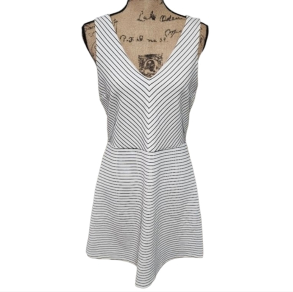 Loft black and white stretch fit n flare skater dress size 10P new!!!